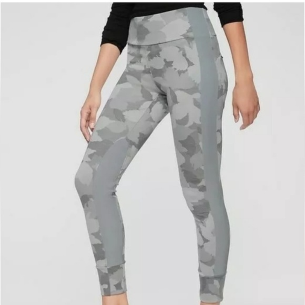 Athleta Essex Hybrid Tight Leggings Gray Camo Size Small‎ Cobblestone Gray